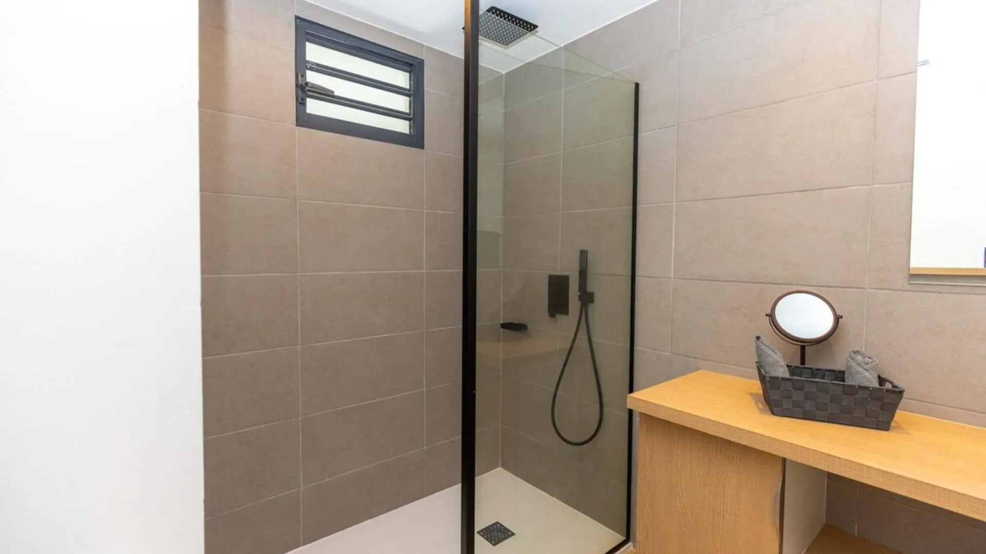 Luxurious Studio Alamanda Resort Orient Bay